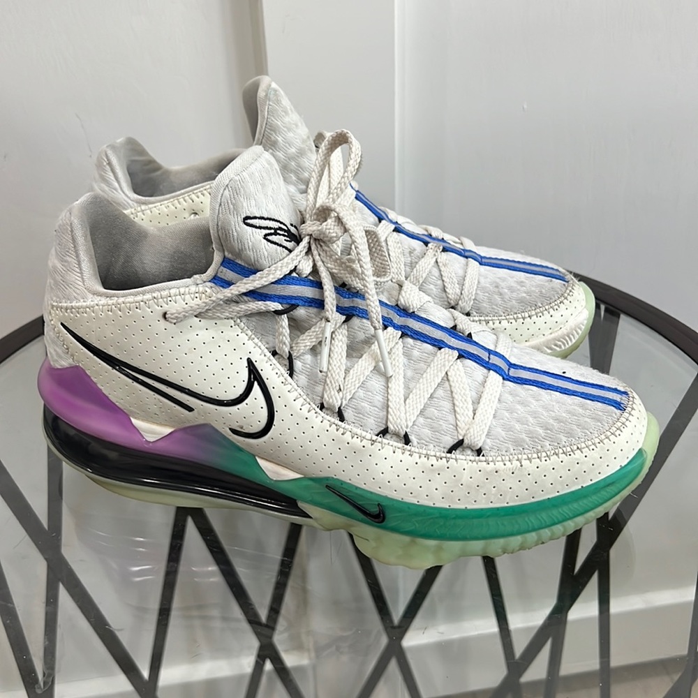 NIKE LEBRON 17 LOW 'GLOW IN THE DARK' SIZE 8